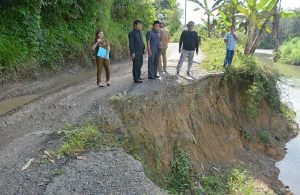 Komisi 3 DPRD Balangan Tinjau Jalan Rusak di Desa Binuang Santang Kecamatan Halong