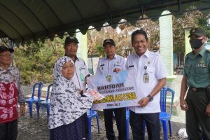 Ringankan Beban Korban Kebakaran Bupati Balangan Serahkan Bantuan