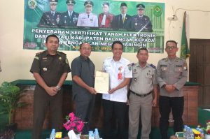 Terima Sertifikat Elektronik, PN Paringin Dukung Digitalisasi Pelayanan Pertanahan