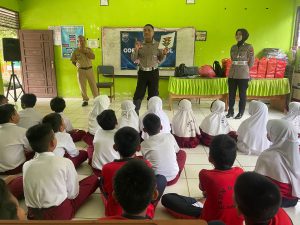 Edukasi Dini Siswa Tentang Keamanan Lalu Lintas, Police Goes to School Datangi SDN Harapan Baru