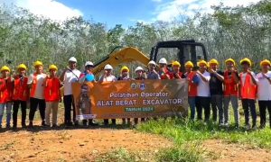 Warga Desa Sungai Batung Ikuti Pelatihan Alat Berat