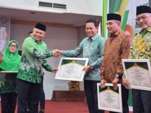 Bupati Balangan Mendapat Penghargaan PGM Indonesia Award, Atas Upaya Majukan Pendidikan Madrasah
