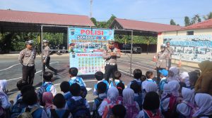 Jajaran Satlantas Polres Balangan, Sambut Kedatangan Puluhan Anak TK