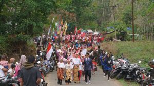 Karnaval Jalan Santai Warnai HUT Kemerdekaan di Desa Sumber Rejeki