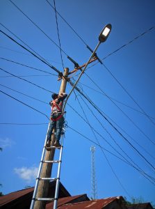 Dishub Balangan Pasang Ratusan Alat Penerangan, Perluas Cakupan Program Balangan Terang