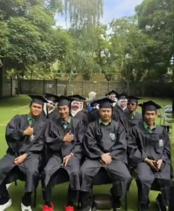 30 Guru Bahasa Inggris Balangan Raih Kelulusan di St. Andrews College Cambridge