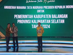 Prestasi Pemkab Balangan, Terima Piala Penghargaan Wahana Tata Nugraha 2024
