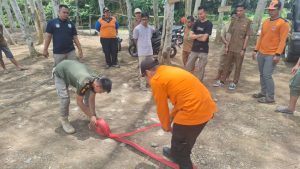 BPBD Balangan Latih Aparat Kecamatan Tebing Tinggi Gunakan Alat Pemadam Kebakaran