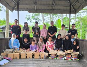 LKSA Al Tamar Balangan Salurkan Bansos kepada Anak Yatim