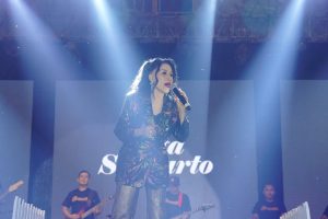 Masyarakat Tumpah Ruah Saksikan Penampilan Rita Sugiarto di Festival Balangan 2024