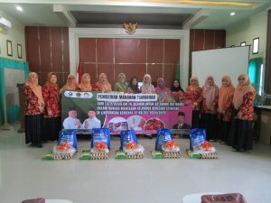 Lima Ibu Hamil Terima Bantuan Makanan Sehat dari DWP Kankemenag Balangan