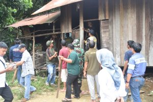 Adaro dan Mitra Kerja Kolaborasi Bersama SBC Bedah Rumah Warga