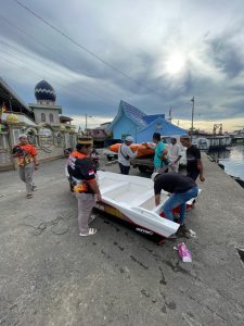 BPBD Balangan Dukung Haul Pertama Abah Guru Danau dengan Mengirimkan Perahu Polietilena