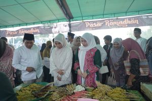Lindawati Hadiri Pembukaan Pasar Ramadan Balangan, Dorong UMKM dan Ekonomi Kerakyatan