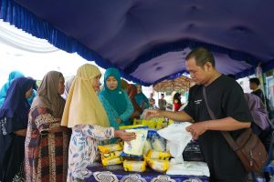 Disdag Kalsel dan Disdag Balangan Gelar Pasar Murah di Desa Mampari