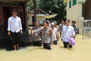 Kapolres Balangan Salurkan Bantuan untuk Warga Terdampak Banjir di Juai dan Halong