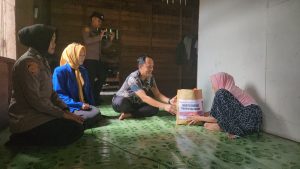 Polres Balangan dan Organisasi Kepemudaan Salurkan Bansos di Batumandi Sambut Ramadan