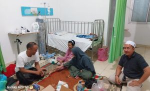 Idulfitri, Hafiz Ansyari Kunjungi Warga yang Anaknya Dirawat Akibat Cacar Api