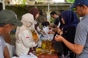 Disperindag Balangan Gelar Pasar Murah ke-20, Warga Mangkayahu Serbu Sembako Murah