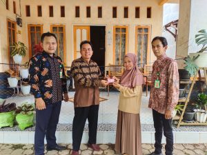 Inovasi “Pak Kedes” Permudah Warga Batumandi Urus Dokumen Kependudukan dan Santunan Kematian