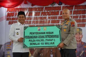 Kapolda Kalsel Resmikan Program Bedah Rumah 1.000 Unit dan Terima Hibah Gedung Ditreskrimsus dari Pemkab Balangan