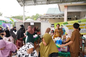 Pasar Murah Disperindag Balangan Sasar Desa Mantimin, Warga Antusias Borong Sembako