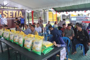 Polres Balangan dan Bulog Salurkan Dua Ton Beras Murah untuk Warga