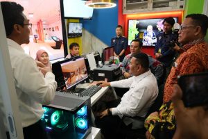 Wamen Ossy Tinjau Inovasi Drive Thru dan Kantor Pertanahan Virtual di Kota Tangerang