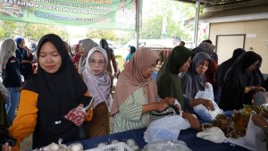 Disperindag Balangan Gelar Pasar Murah ke-60 di Halong, Warga Antusias