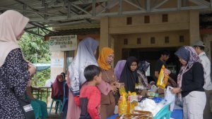 Pasar Murah di Desa Mauya Bantu Warga Penuhi Kebutuhan Pokok