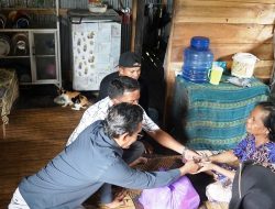 Wabup Balangan Sambangi Warga Yang Sakit Di Desa Mantuyan
