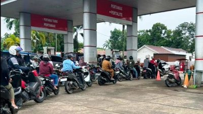 Antrian Pertamax di SPBU Membludak Imbas Isu Mesin Brebet
