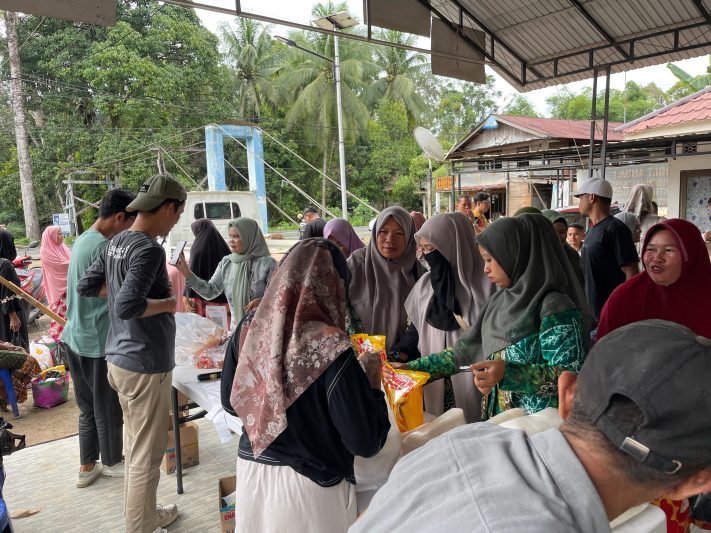 Warga Antusias Serbu Pasar Murah di Desa Paran