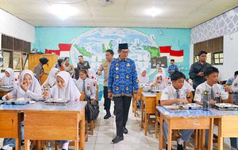 Wabup Tinjau Langsung Program MBG di Beberapa Sekolah