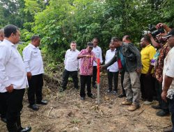 Menteri Nusron Saksikan Patok Tanah Ulayat Papua