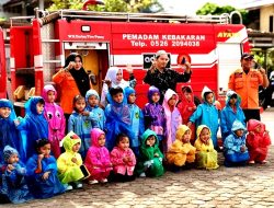Damkar BPBD Balangan Kenalkan Anak PAUD dan TK tentang Pencegahan Kebakaran