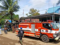BPBD Balangan Kerahkan Seluruh Unit Damkar untuk Bersihkan Rumah Warga Pascabanjir
