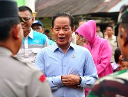 Menteri Lingkungan Hidup Tinjau Lokasi Banjir Bandang di Desa Sungsum Balangan