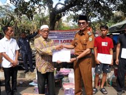 Wabup Balangan Serahkan Bantuan Korban Kebakaran