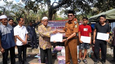 Wabup Balangan Serahkan Bantuan Korban Kebakaran