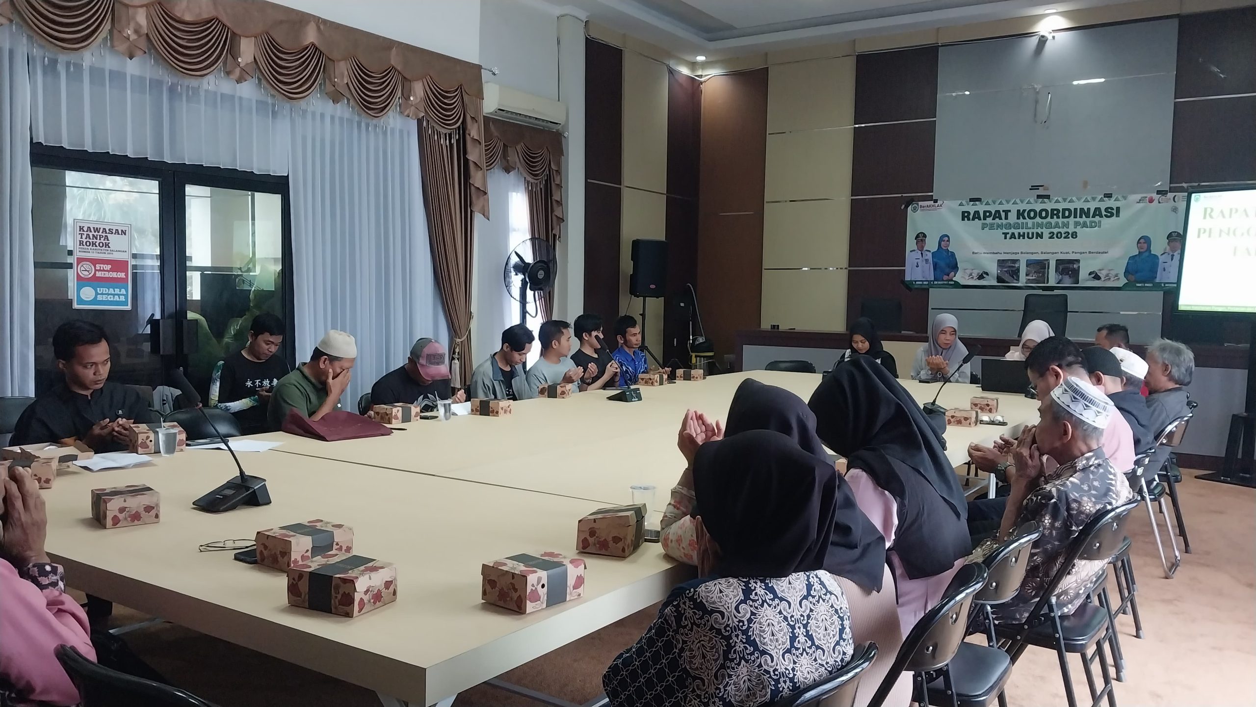 Suasana Rakor Penggilingan Padi DKP3 Balangan Tahun 2026 di Aula DKP3.