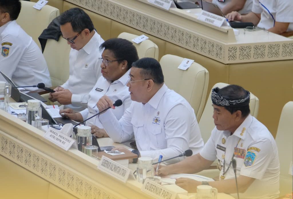 Wamen ATR/BPN Ossy Dermawan menjelaskan Perpres RTR Kawasan Perbatasan Negara di DPR RI Jakarta.