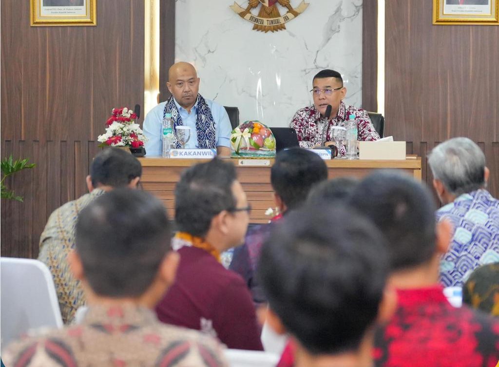 Wamen Ossy Dermawan saat kunjungan ke Kantah Kabupaten Bandung.