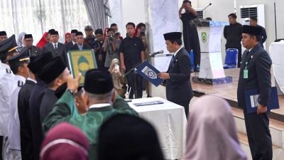 Bupati Balangan melantik pejabat administrator dan pengawas di Aula Mahligai Mayang Maurai.
