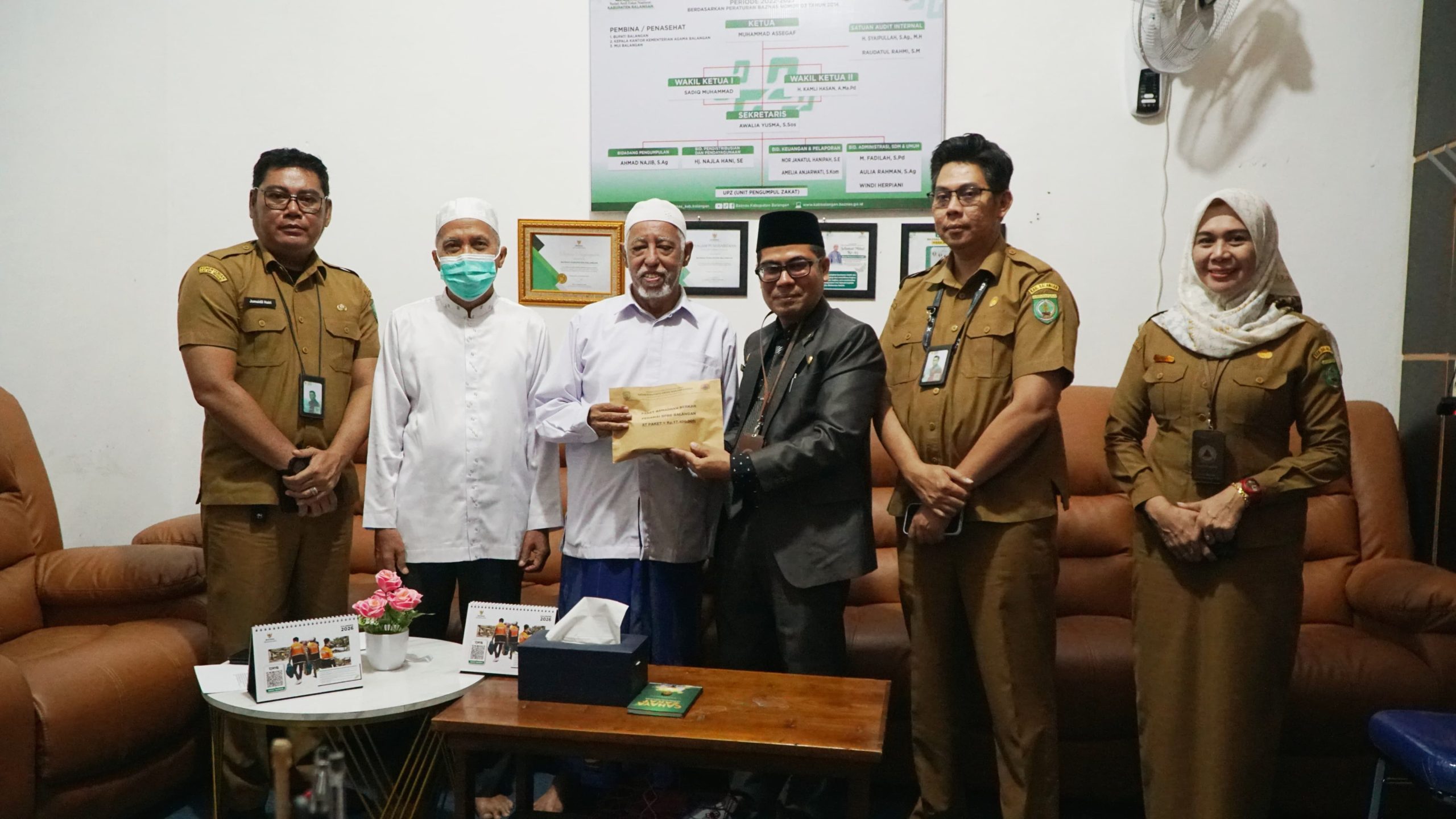 Penyerahan paket Ramadan BPBD Balangan kepada Baznas Balangan.
