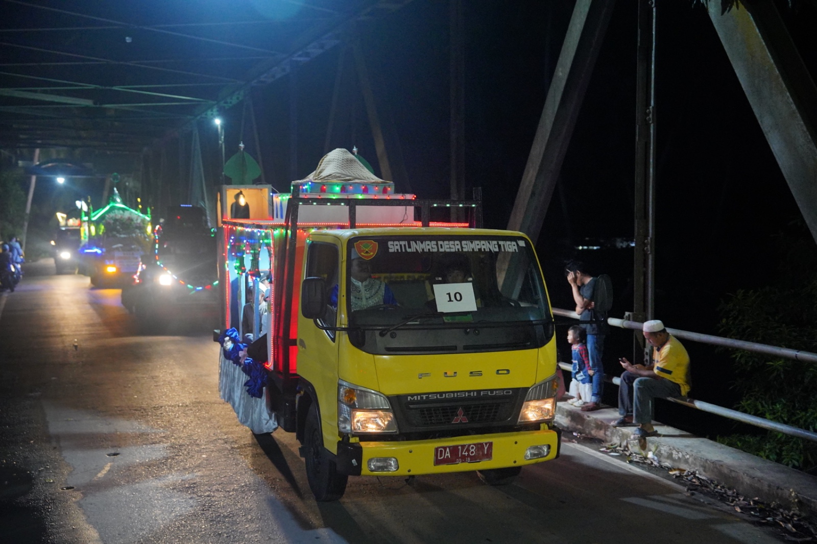 Kegiatan tanglong di Kecamatan Lampihong Balangan.
