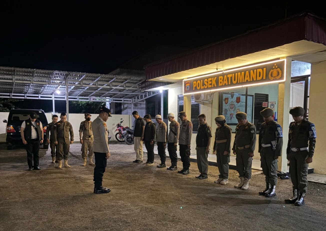 Petugas Satpol PP Balangan melakukan operasi yustisi di wilayah Batumandi.