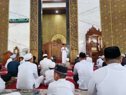 Ratusan Jemaah Padati Salat Idul Fitri di Masjid Al-Akbar
