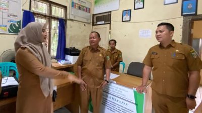 Tim DP3A P2KB PMD Balangan saat monitoring desa di Kecamatan Awayan.