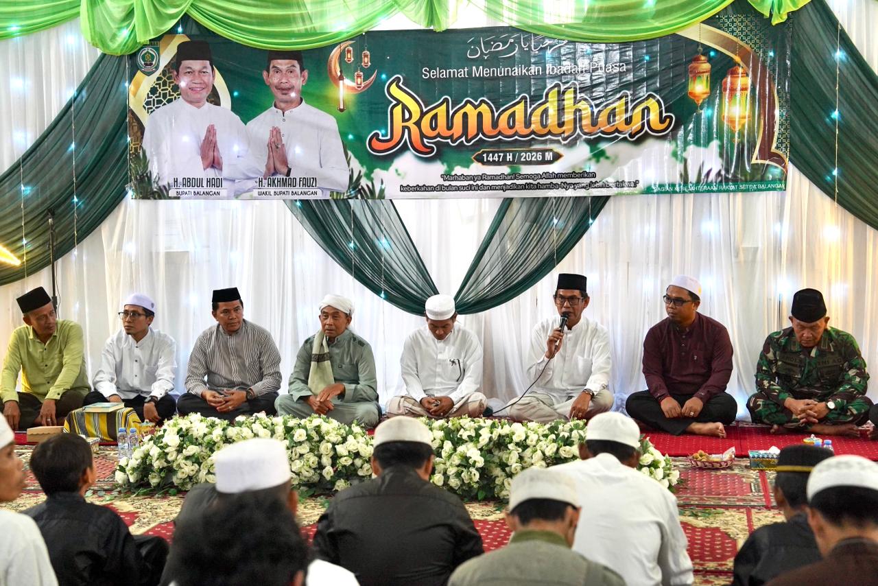 Wabup Balangan Akhmad Fauzi saat Safari Ramadan di Masjid Shirathurrahman Desa Dahai Paringin.